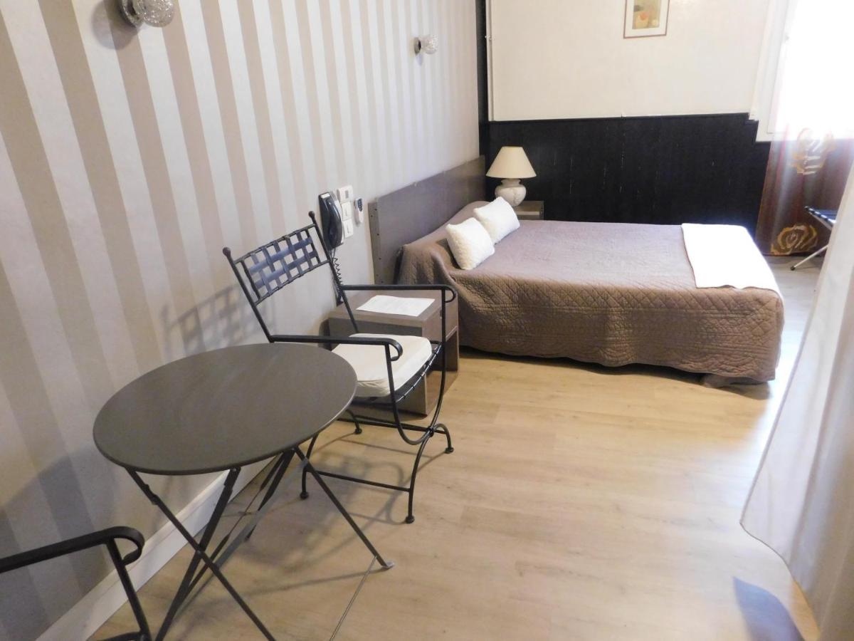 ריווזאלט Hotel" La Tour De L'Horloge " מראה חיצוני תמונה