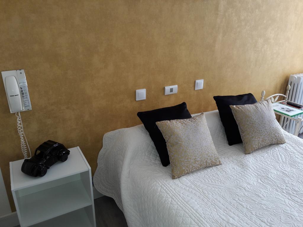 ריווזאלט Hotel" La Tour De L'Horloge " מראה חיצוני תמונה