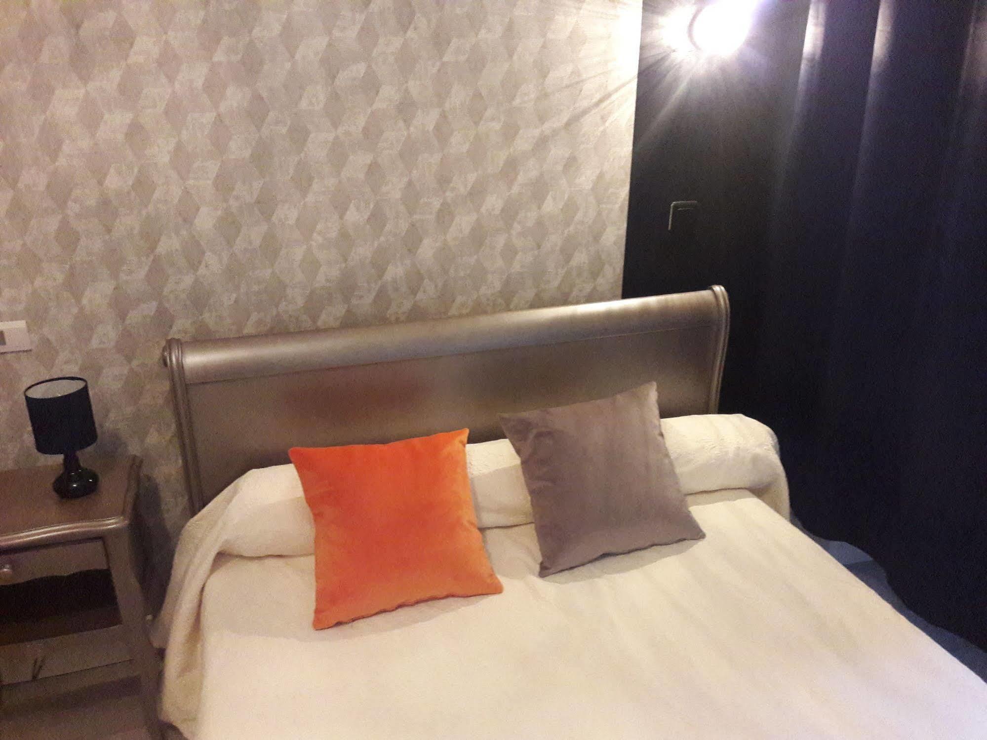 ריווזאלט Hotel" La Tour De L'Horloge " מראה חיצוני תמונה