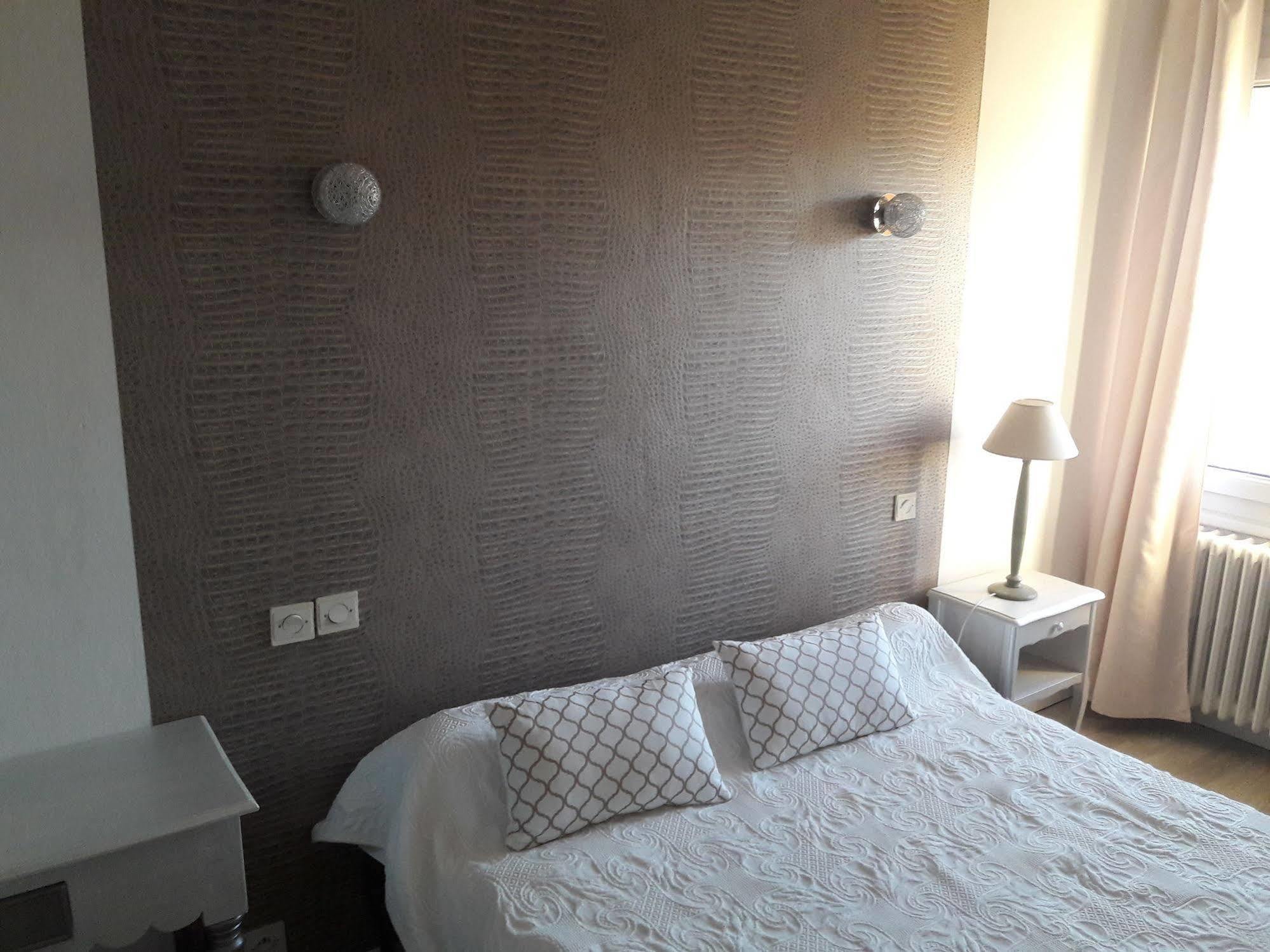ריווזאלט Hotel" La Tour De L'Horloge " מראה חיצוני תמונה